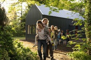 MV5BOTMyNTM1ZmEtMmI1NS00YjE4LTg1MmMtNjk1NjU3ODI3MTY3XkEyXkFqcGdeQXVyMTEyMjM2NDc2._V1_