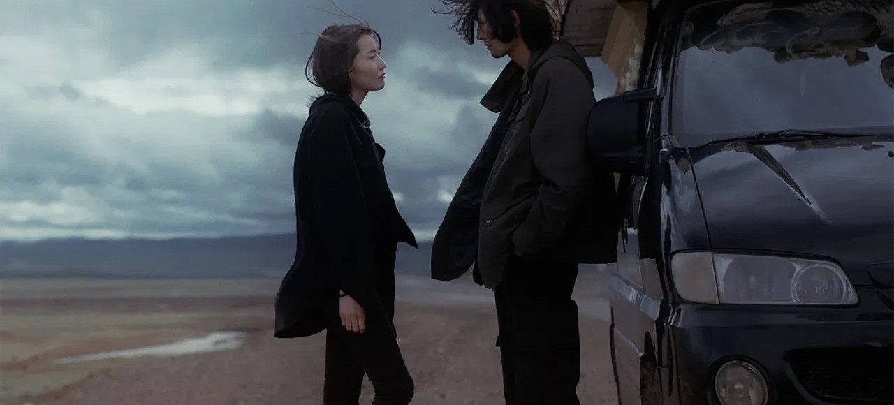 Myagamer and Saruul facing each other