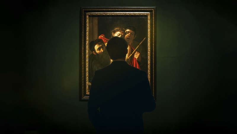 Man looking at Caravaggio‘s “Ecce Homo”