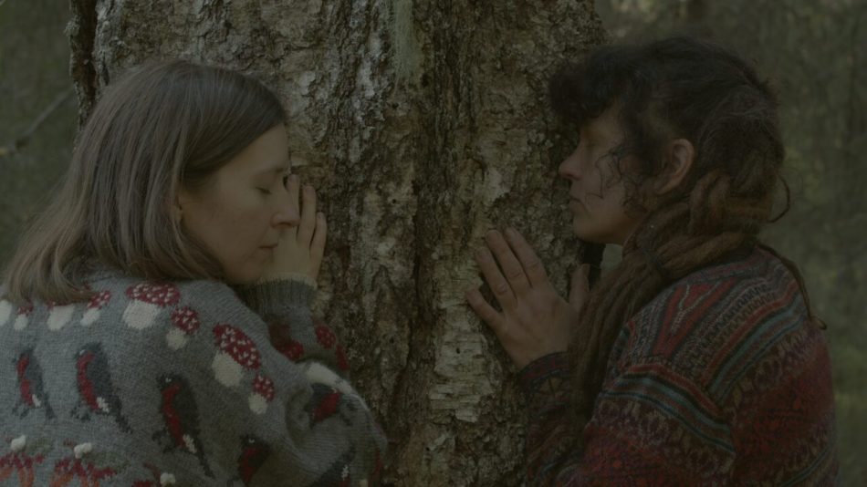 Irene Kaltenborn & protagonist leaning and listening to tree