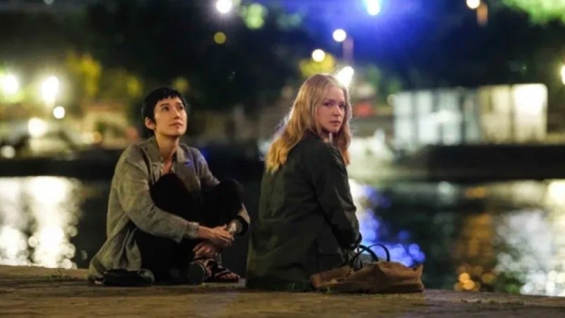 Marie-Lou and Mari watching night sky