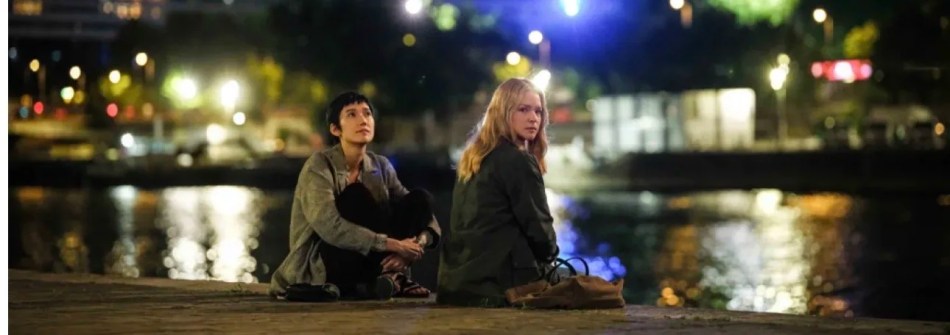 Marie-Lou and Mari watching night sky