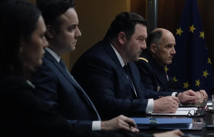 French president and Ministers debating