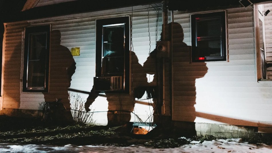 Shadows of armed immigration police